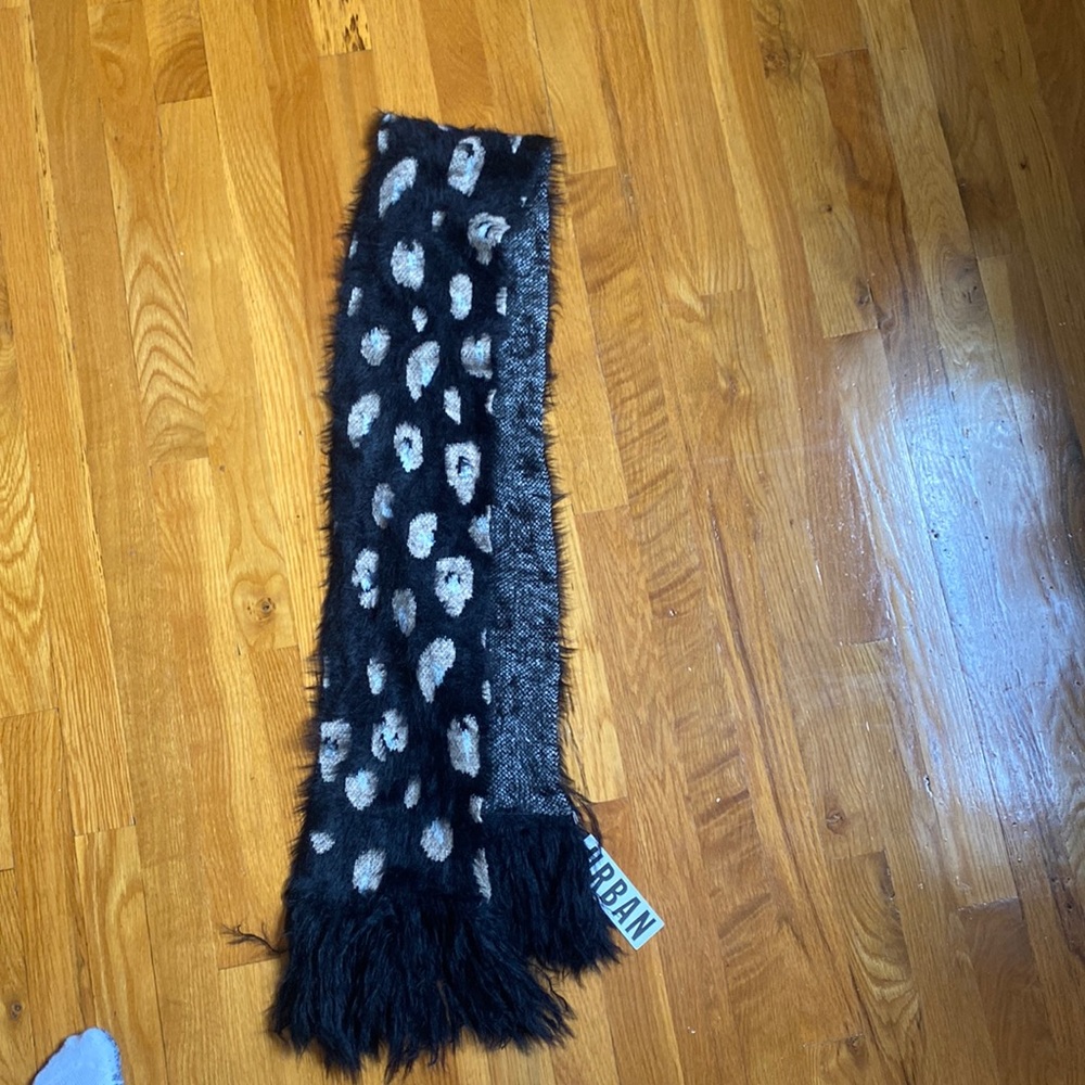 Animal print scarf NWT urban outfitters